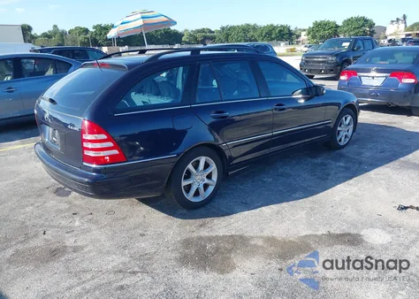 2005 Mercedes-Benz C 240 Luxury 4Matic z USA, uszkodzony, nr VIN WDBRH81JX5F635431